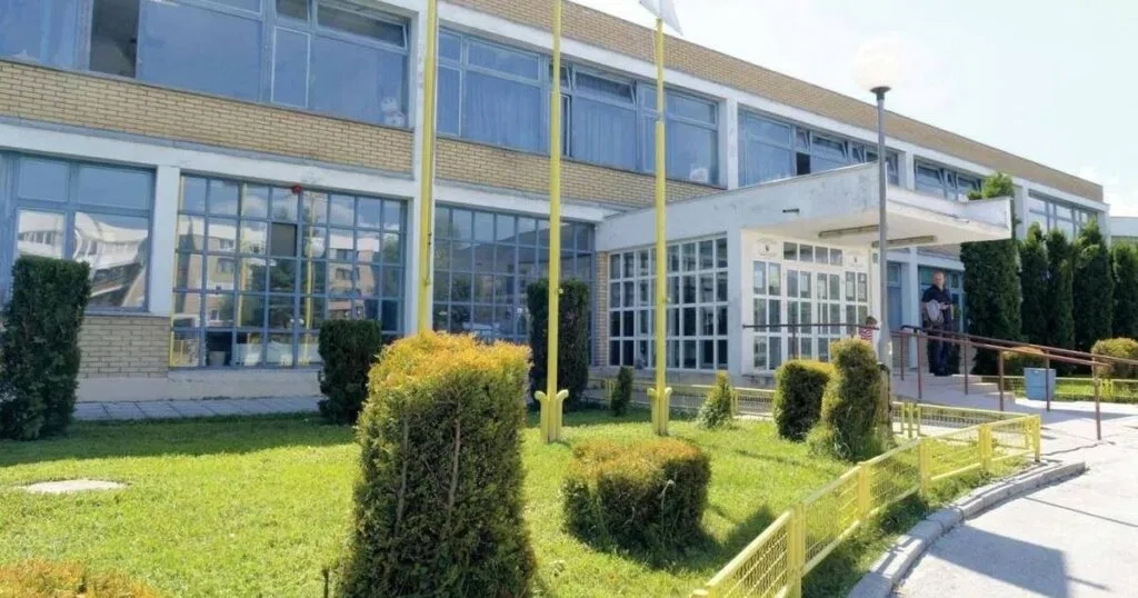 Roditelji učenika škole u Sarajevu ne šalju djecu na nastavu zbog neprestanih prijetnji učenice